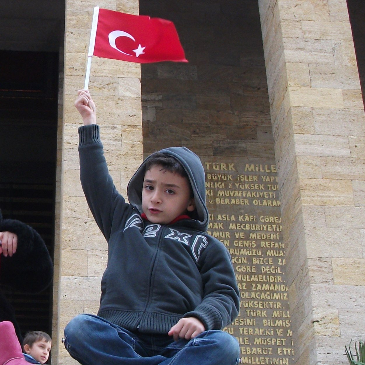 Tan'ın babası, Filiz'in diğer yarısı, Badem'in ev arkadaşı. Okumayı, yemek yemeyi ve sudokuyu seviyor.