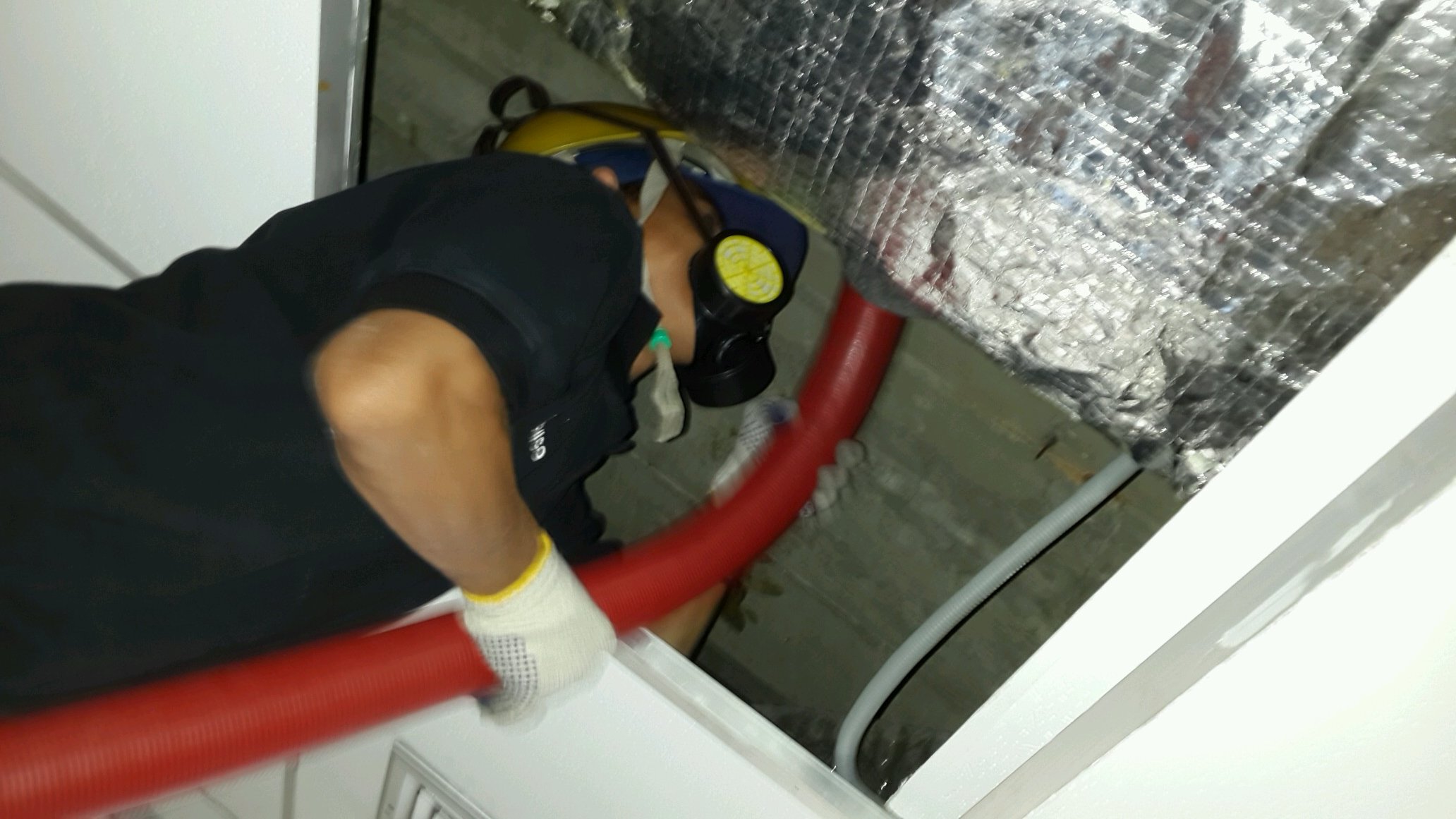Mejoramos La Calidad del Aire Interior por medio de la limpieza de los ductos de A/C de su empresa, comercio, industria u hogar.