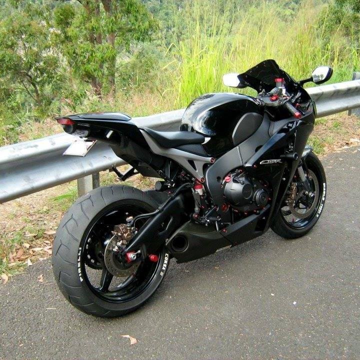 runnhide1's profile picture. 