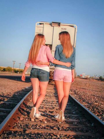 18 • Bisexual • Moderate party • Blood does NOT equal family • I will subtweet you so hard • Avi is us • Help me live a better story