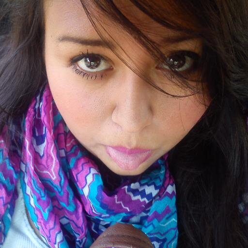 andiie_Krieg's profile picture. Jeter tout par les fenêtres 
T'aimer de tout mon être 
Je ne suis bonne qu'à ça 
Est ce que ça te dé-çoit ?