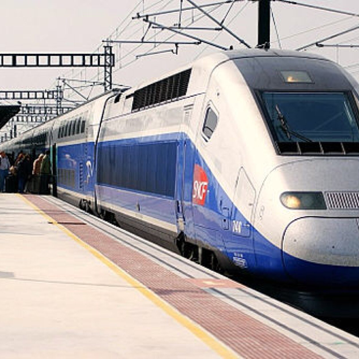 sncf_ingenierie's profile picture. Compte parodique aiguillé entre deux grèves #TeamÇaPasse