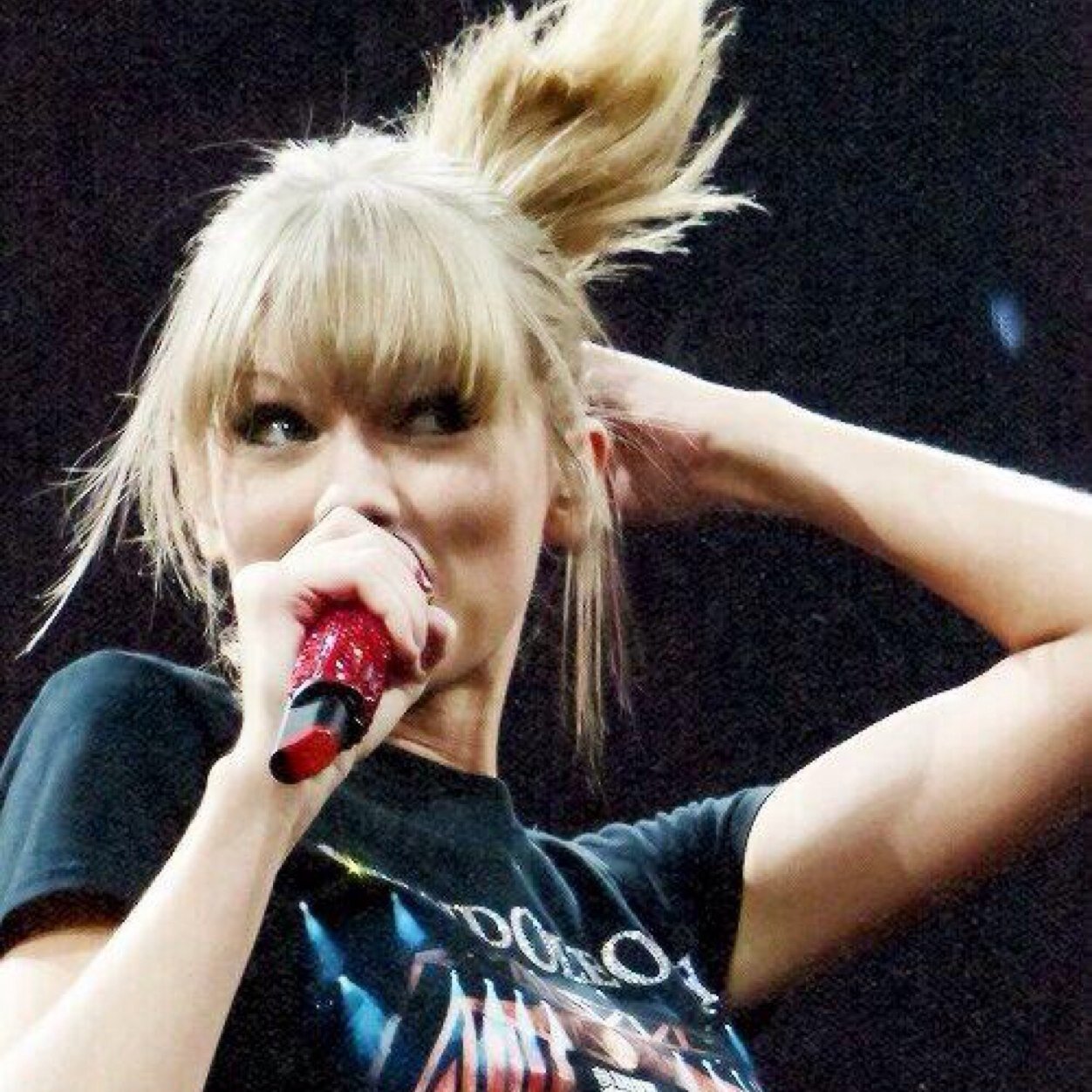 please follow @BieberFtSwiftie ilysm and ur beautiful :) thank u!