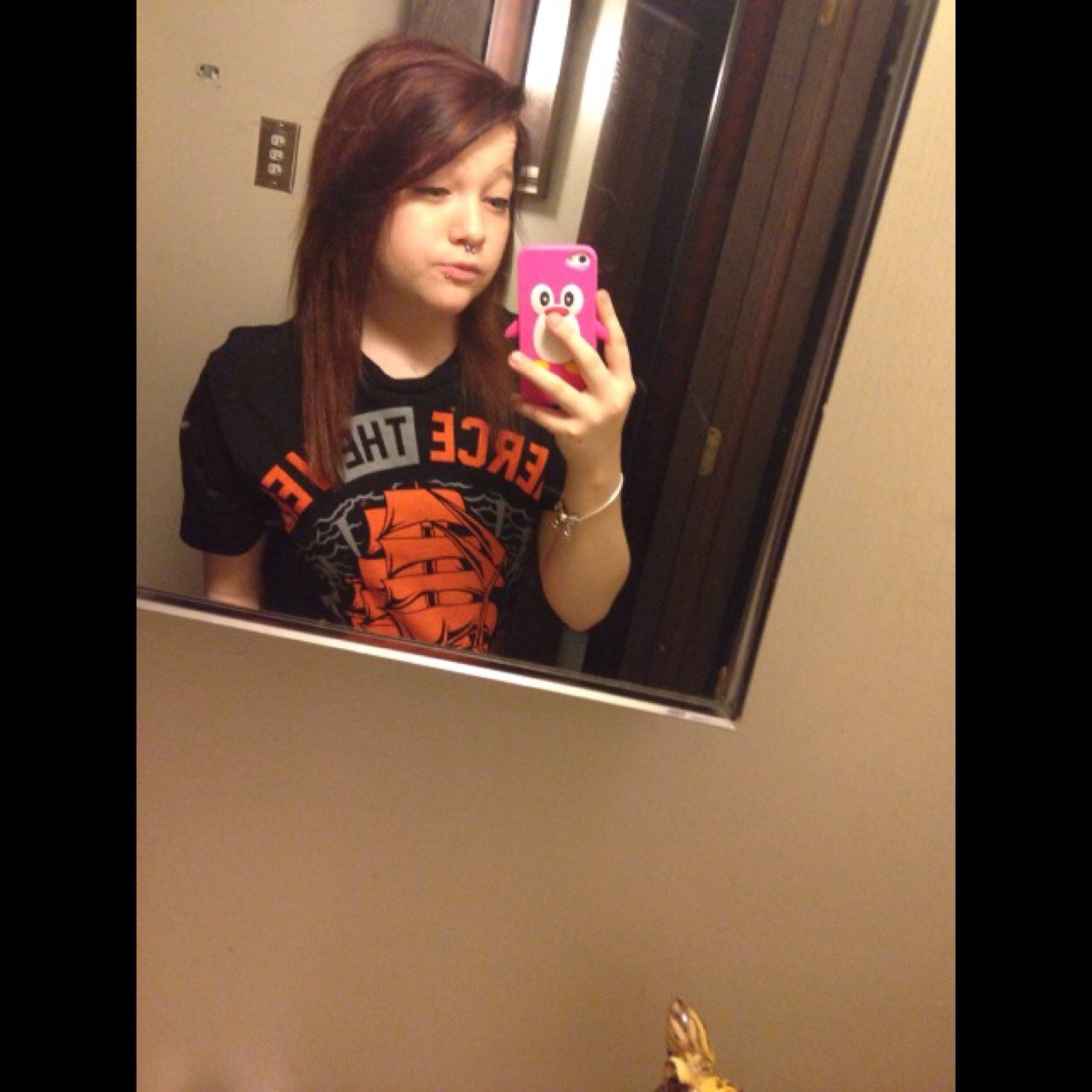 follow @uhhstephanie - i will unfollow if you dont follow. sorry trying to get to 1.5k. ._. FOLLOW @uhhstephanie NOT ME