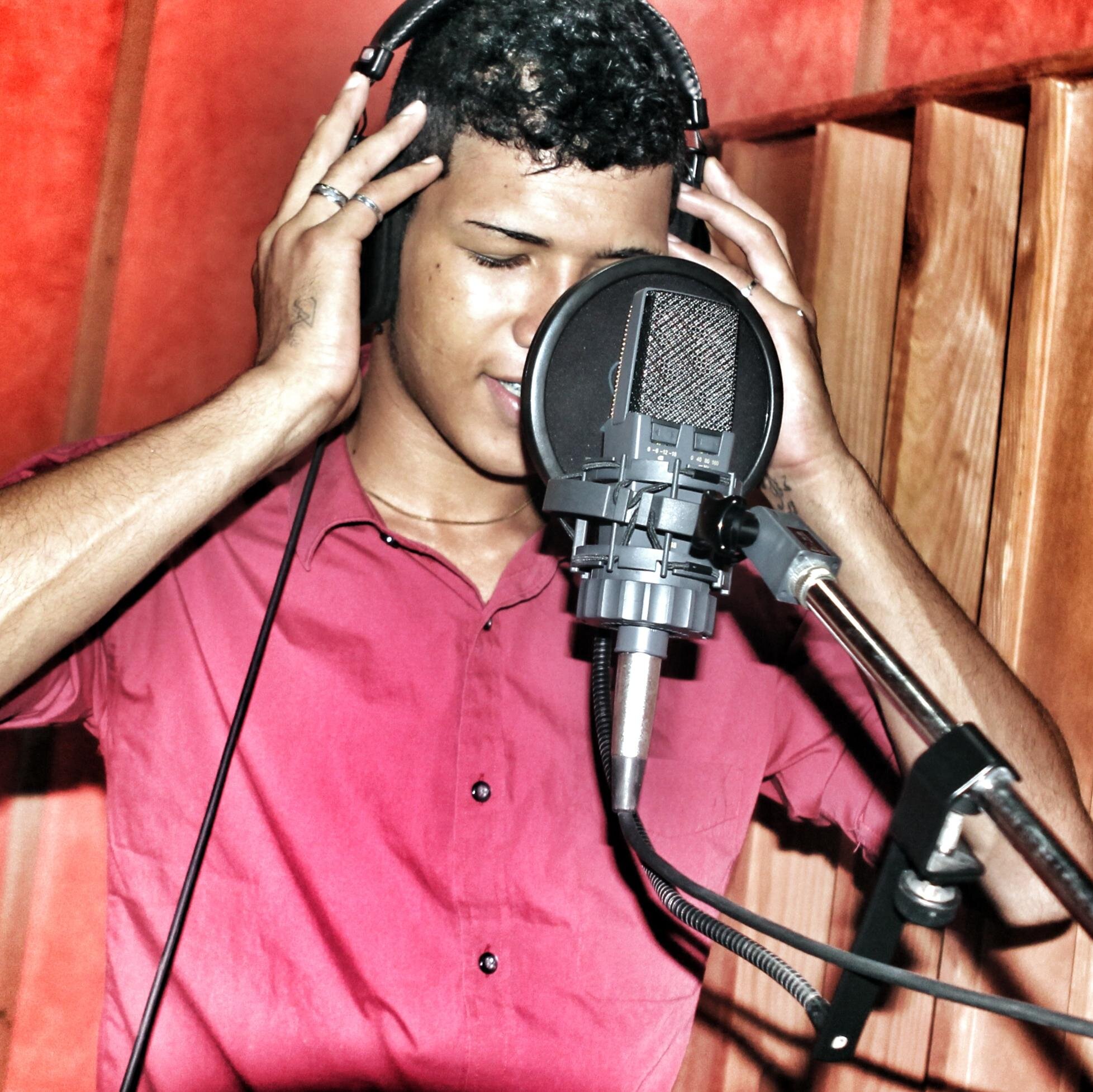 cantante e interprete de musica urbana from panama 4 the world. #rollinbower