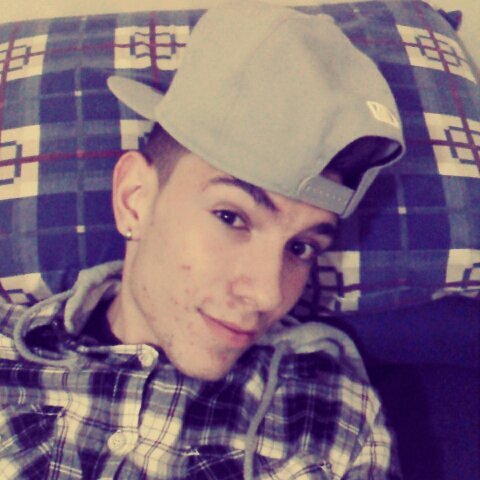 Pisciano,estudo ainda --' , trabalho , nao robo ...  so kk