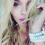 Je préfère avoir des fleurs dans mes cheveux que des diamants autour de mon cou