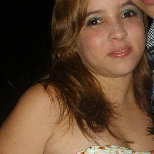 Sou alegre, adoro esta com amigos, e familia...