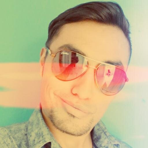 Comunicólogo, describo mi mundo en  el periodismo.
