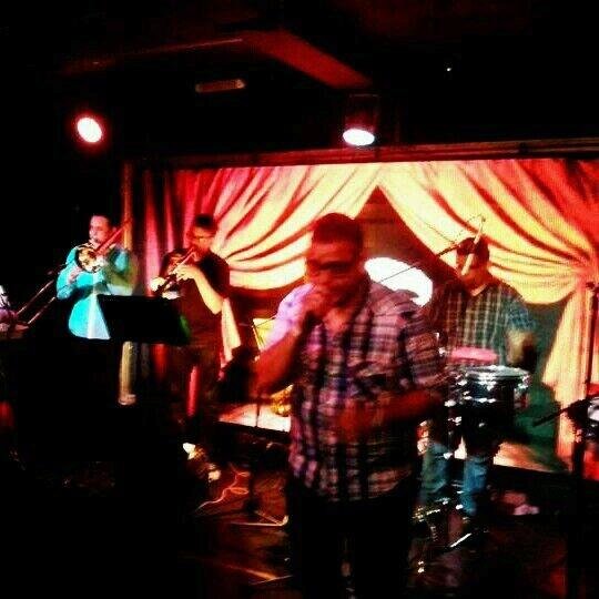 Orquesta de Salsa totalmente profesionales esforzándonos siempre cada día Información de Eventos: Orquestalmandra@hotmail.com Tlf: +(58) (424) 462 9112.