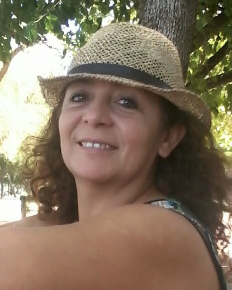 Divulgadora cientifica. Madre y tía. Doctora en Didáctica de la Quimica. Fundadora de Scientificamente, ciencia, juego y arte para gente pensante.