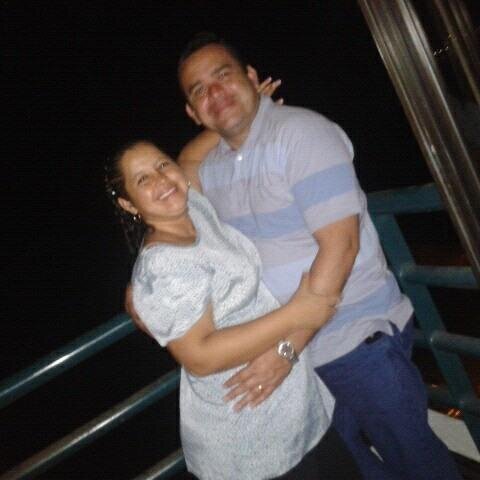 Felizmente casado con Faby Pazmiño. Sirviendo juntos al Señor desde Guayaquil, Ecuador.