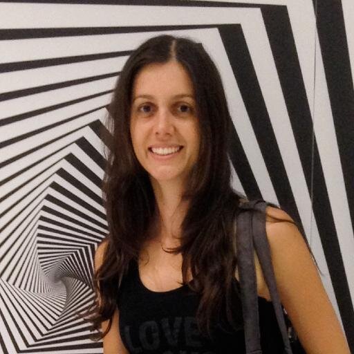 Nada posso fazer: parece que há em mim um lado infantil que não cresce jamais. (Clarice Lispector)