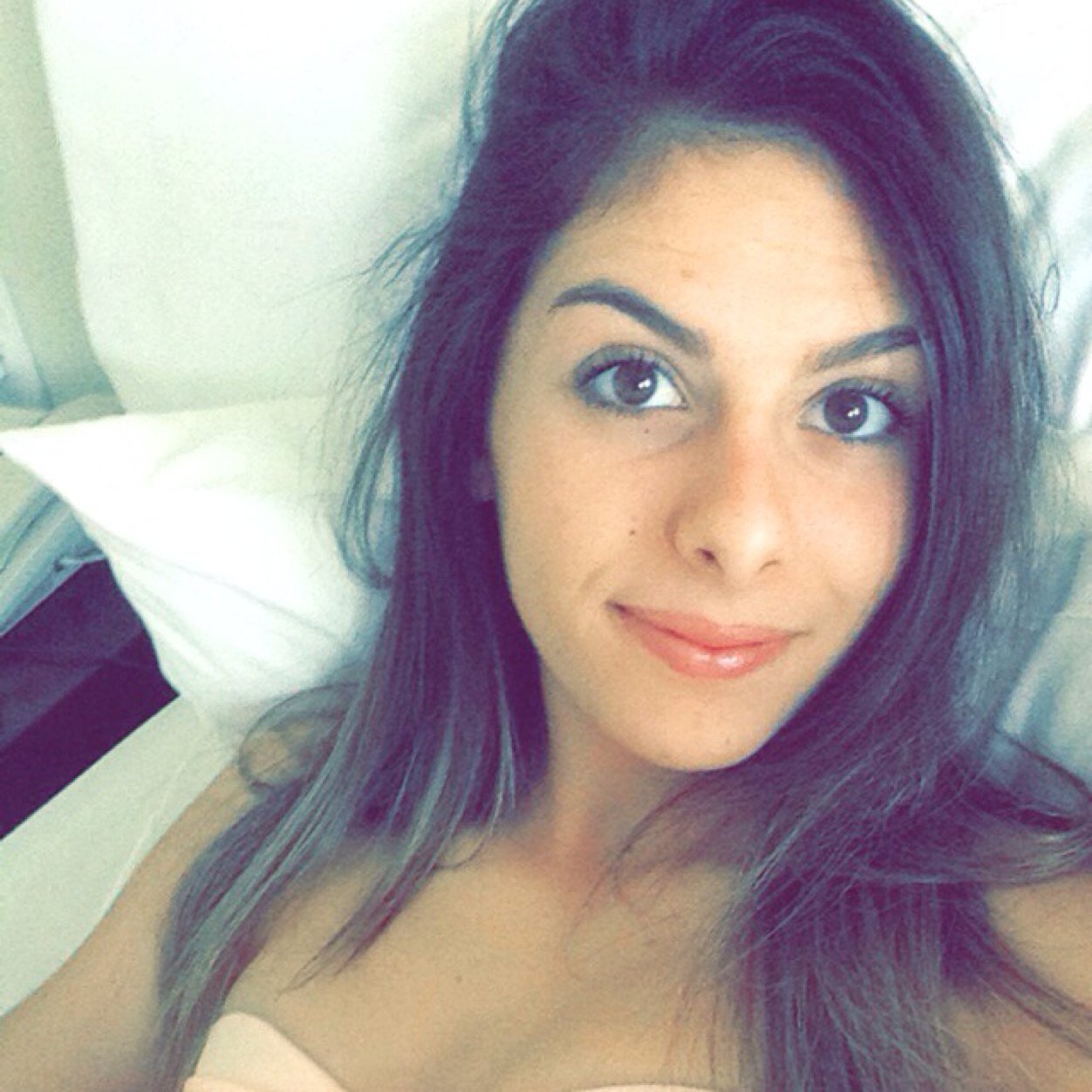 É preciso amar as pessoas como se não houvesse o amanhã :)