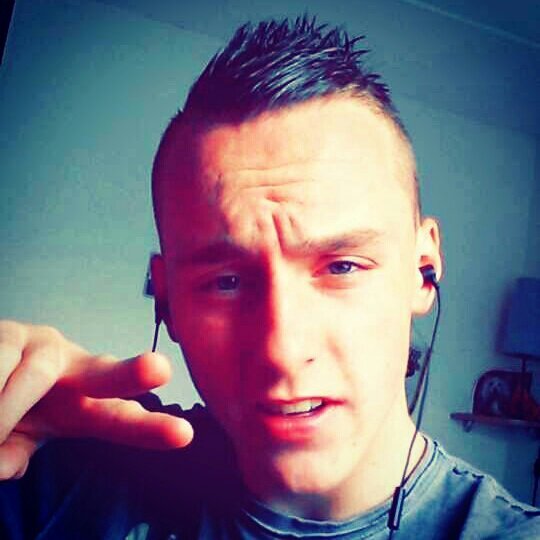 17+  | links op ava