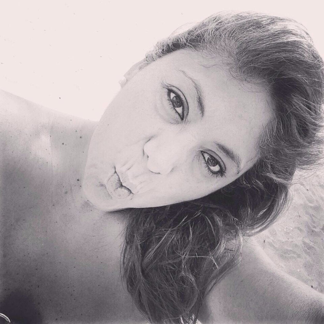 APASIONADA, DINAMICA, TIERNA, TROVADORA, HUMANA, NOBLE Y PERFECTAMENTE IMPERFECTA