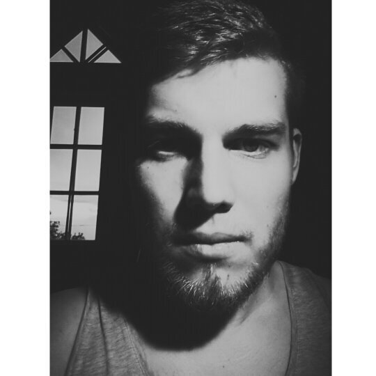 AasmaAleks's profile picture. 