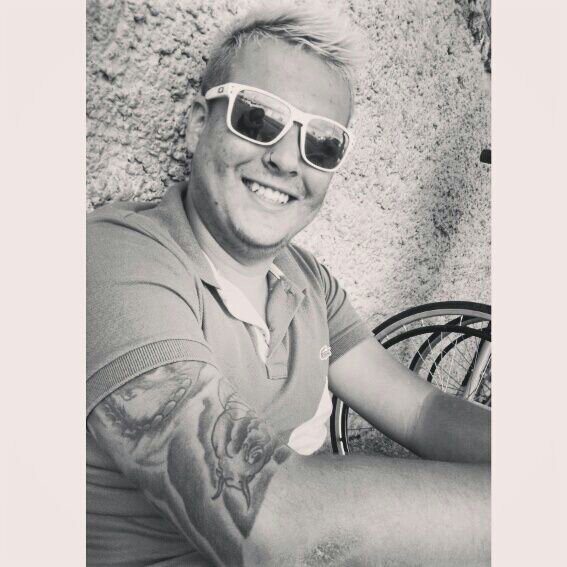 Nάσ lίgσ quє мє σlhєм dσs ρέs ά cαвєçα, ρq nuncα fαrάσ α мίnhα cαвєçα є nєм chєgαrάσ ασs мєus ρέs....