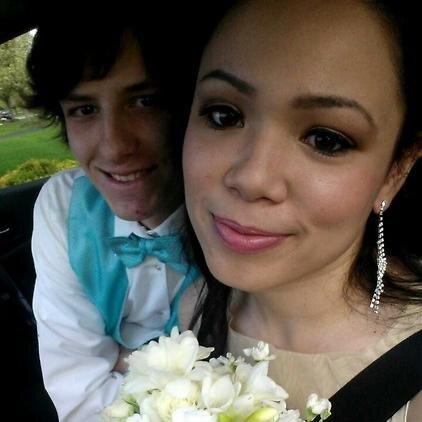 oomgg16's profile picture. a cool girl with cool hair