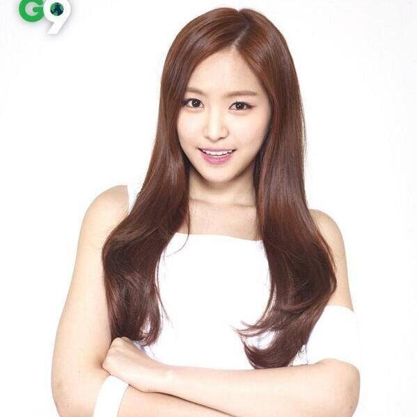 Visual of Apink © 1994 손나은's role player