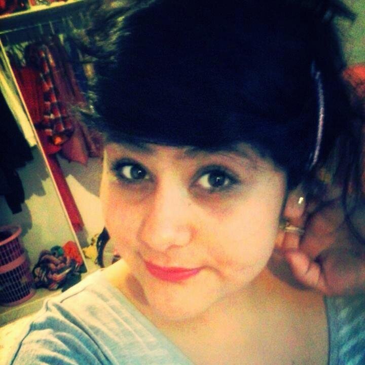chica risueña mi bolso esta llenos de sueños y me encanta bailar  y sobre todo divertirme con mis amig@s y SOY ORGULLOSAMENTE DIRECTIONER