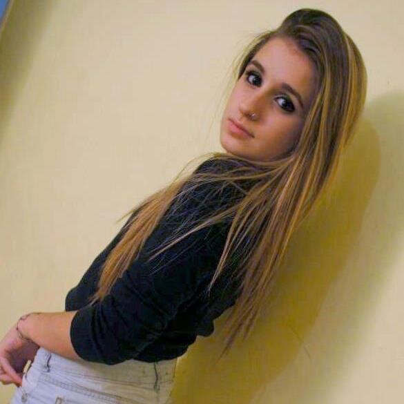 ♥Lo  que no te mata te hace mas Fuerte♥ •Mientras tu sepas quien eres, y hacia donde vas, no le des importancia a lo que digan los demas *-* ♥ Sigueme y te sigo