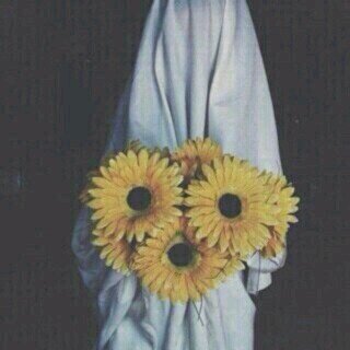 ‏‏‏‏‏   اسألك يالله أثرا ينمو من بعد 
     رحيلي گ سنابل من نور حتى 
        يصل الضياء الى قبري