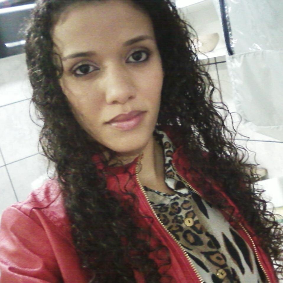 Fiz de você meu combustível, meu horizonte, meu abrigo.

E num momento mais sensível quis ter você sempre comigo.