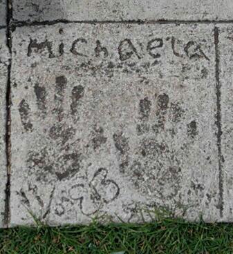 Happy1Lisa's profile picture. domestic engineer ,wife ,mother of the worlds best daughter