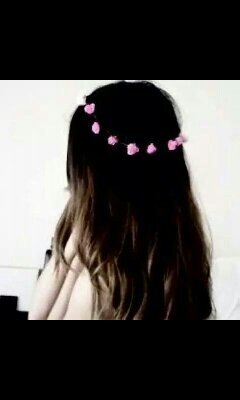 Un buen suicida nunca avisa,Vida?Dicen que es hermosa,Loca?Demasiado,Bipolar?si,Sin locura ni bipolaridad no hay felicidad así o más claro cariño?♥♡Directioner