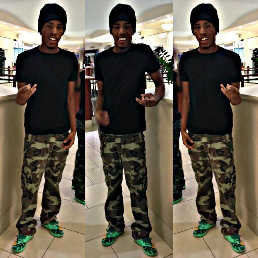 Niggas fake so you betta wacth who you trust same nigga you kiking with same nigga get you fucked up
