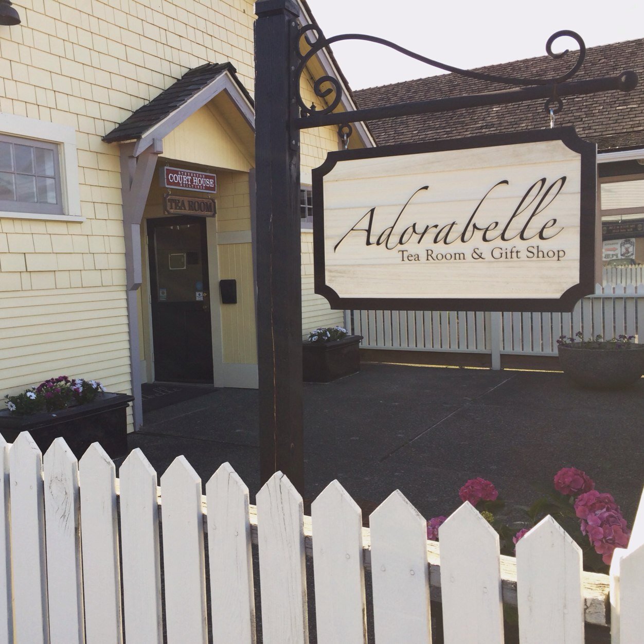 Owner of a charming little tea room in Steveston Village. Making people happy one pot at a time.