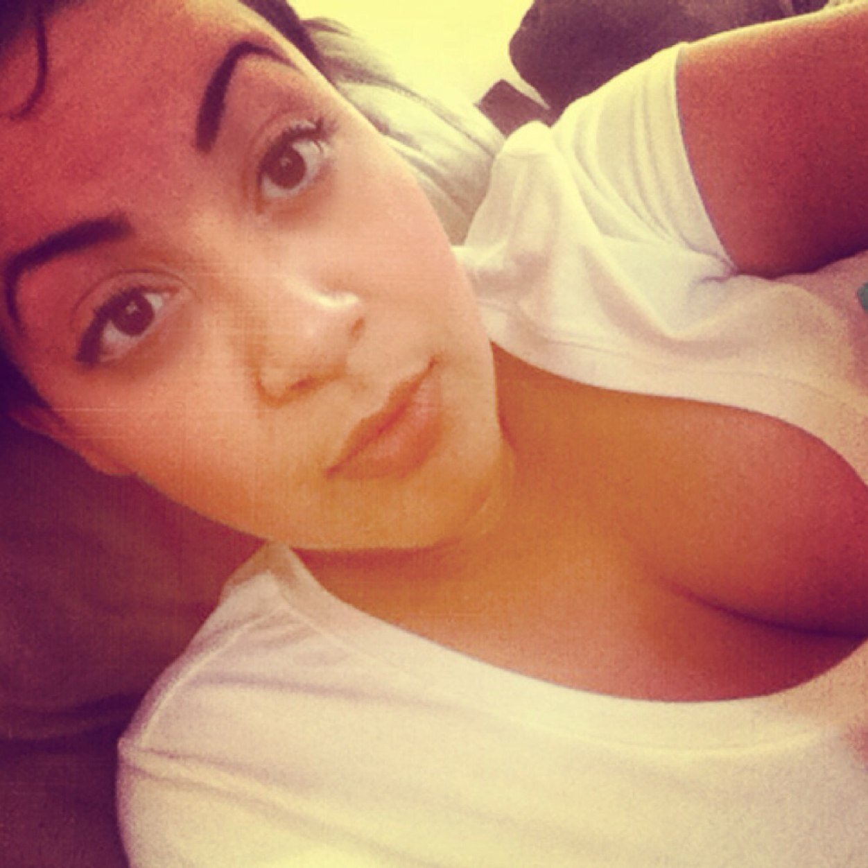 my moto: it is what it is. [#JerseyGirl] .. #teamGetMoney, #teamNOkids, #teamLeo. #teamIPhone; #teamFollowBack! - #teamJacob