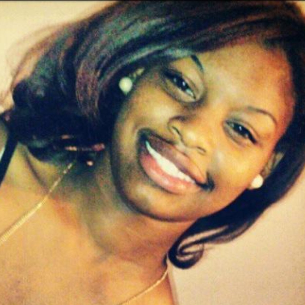 تcancer,college girl,love to party! weird o_O crazy-put it how you wont it! love me or hate me.19!Anything else figure it out..