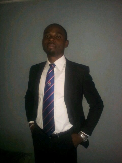 Cool,handsme,intelligent,down to heart,endowed nd God fearin dude.
Team#chelseafc#