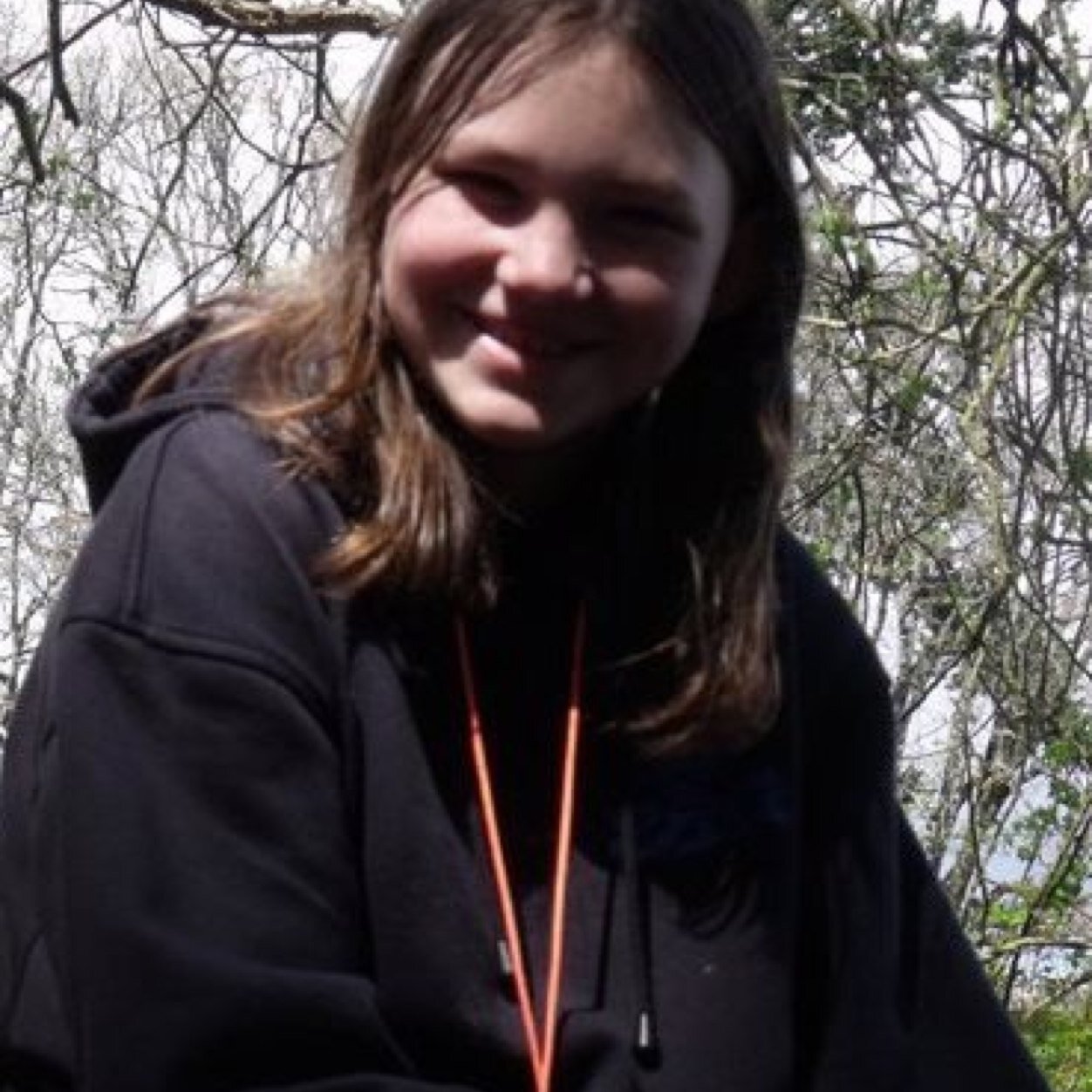 Hi im violette and @autumn_hibreeze you better be following me! believe it or not, im 16. RTing your spam!