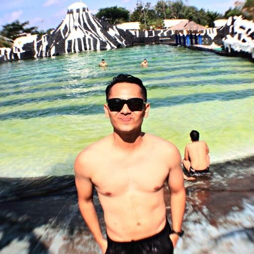 The Unskilled bass player, anarchist advanturer and Professional Amateur, lelaki ganteng dari @need_herz dan semoga jadi ayah yg sempurna buat KANAYA  &  BUMI