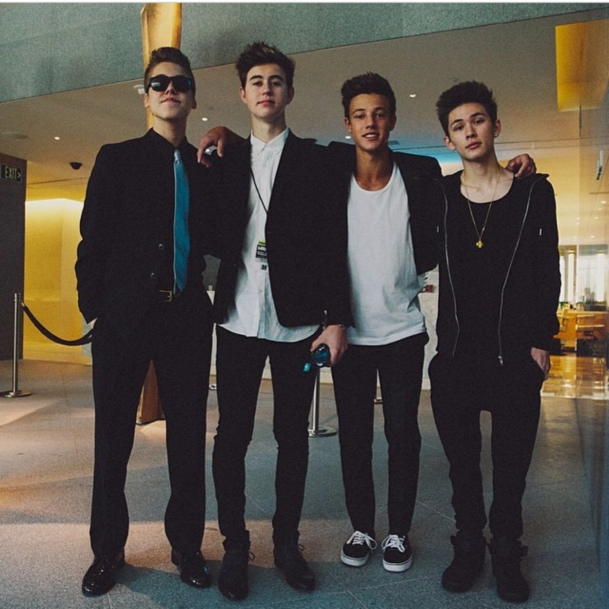 FREE FOLLOW PLEASE FOLLOW MY MAIN ACCOUNT BECAUSE GOALS 1.6k @smiileformatt I FOLLOW BACK EVERYONE❤️