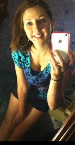 bur_della's profile picture. (: