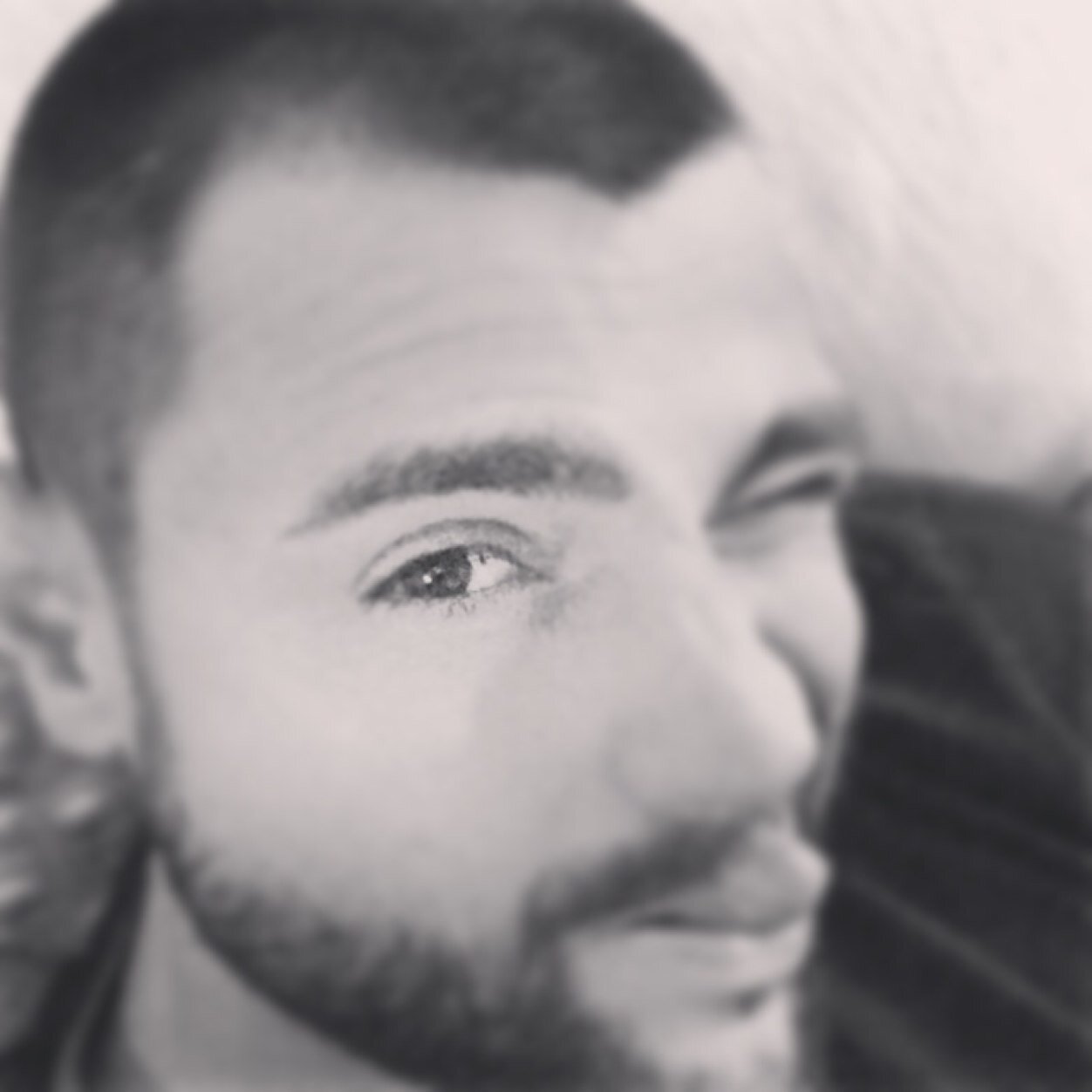 sciummunu's profile picture. Credevo d'esser intelligente. Poi d'un tratto mi accorsi che erano gli altri a fingere di essere stupidi.