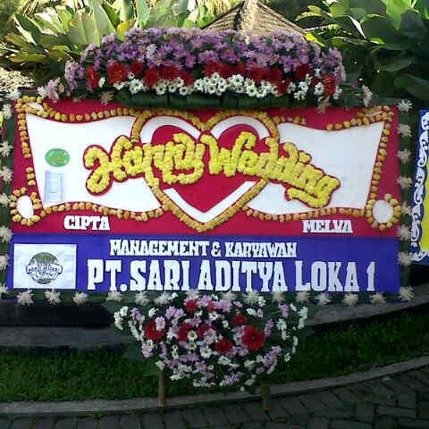 Stik Merk, Standing Flower, Roses in Vass, Bouquet , Decoration wedding #Ecamp96 #MBM17 Telp/WA 082158575677 / 7DFAD6DF Email : Juraganbunga1@gmail.com