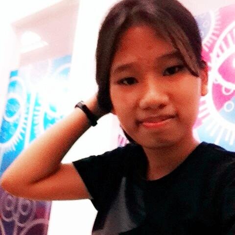 ทักได้น๊าา .  อยู่ ม.5 เอง ^-^