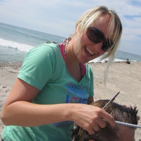 Strandkapper's profile picture. Tijdens een surf- of strandevent heerlijk geknipt worden met de voeten in het zand en uitzicht op zee.
Beachlook - Surflook - Updo's - Beach waves