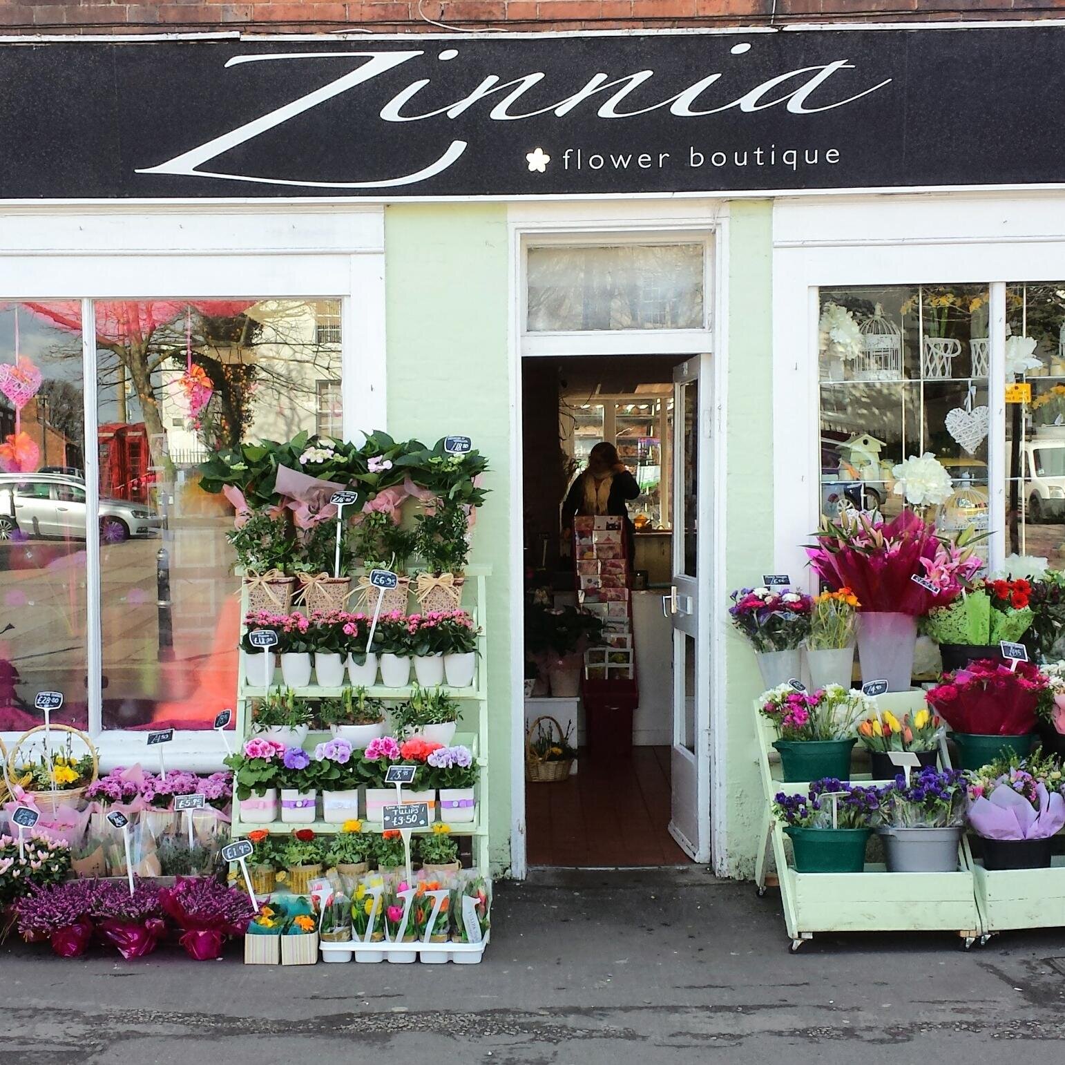 Nottinghamshire's premier independent florist: providing gifts, funeral tributes and bespoke wedding flowers locally, nationally, and internationally.