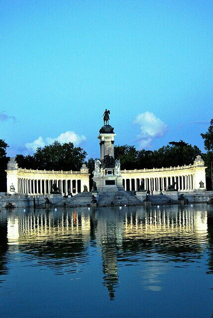 Damos consejos sobre como hacer un viaje low cost a Madrid, visita nuestra pagina web!