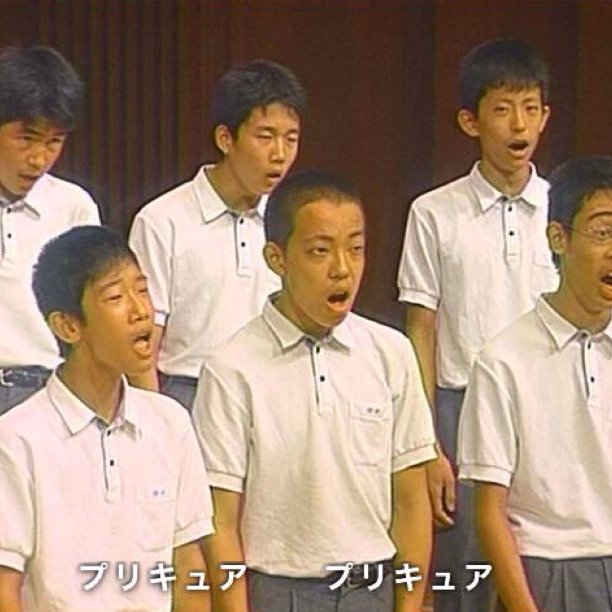 ひたすら合唱曲bot With You Smile 青いこの空の下 めぐる想いをだいて 翔る想いは 果てしなく広がる 君がいた どんな時も だから これからも そっと つつんで 運ぶよ 雲にのせて