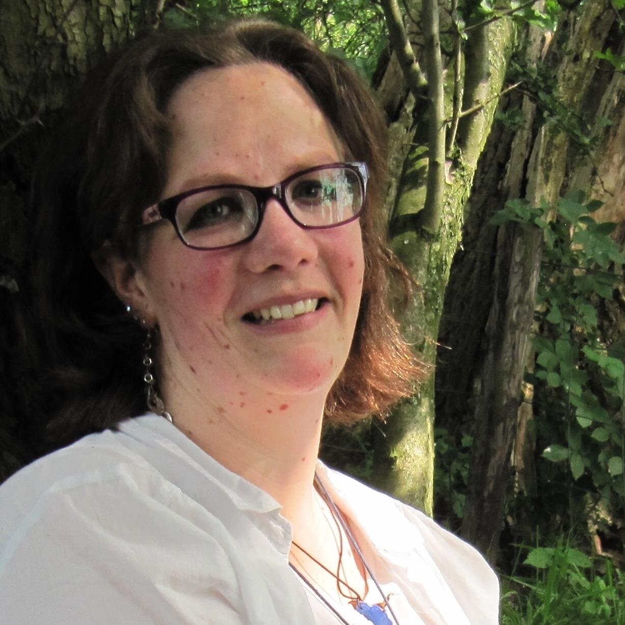 “IK LEID JE DOORMIDDEL VAN KLEURRIJKE ENERGIE EN EEN MOOI GEBAAR OP EEN NATUURLIJKE MANIER NAAR JE EIGEN KRACHT”  (coaching / massage therapie / voeding)