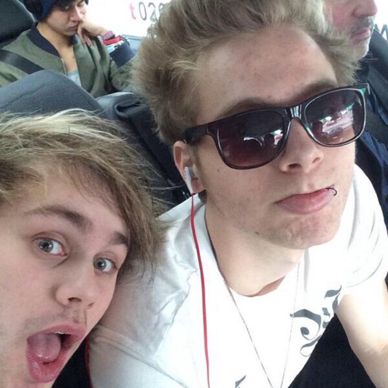 Hey lovely, please follow @5secsofbeckyy thankyou