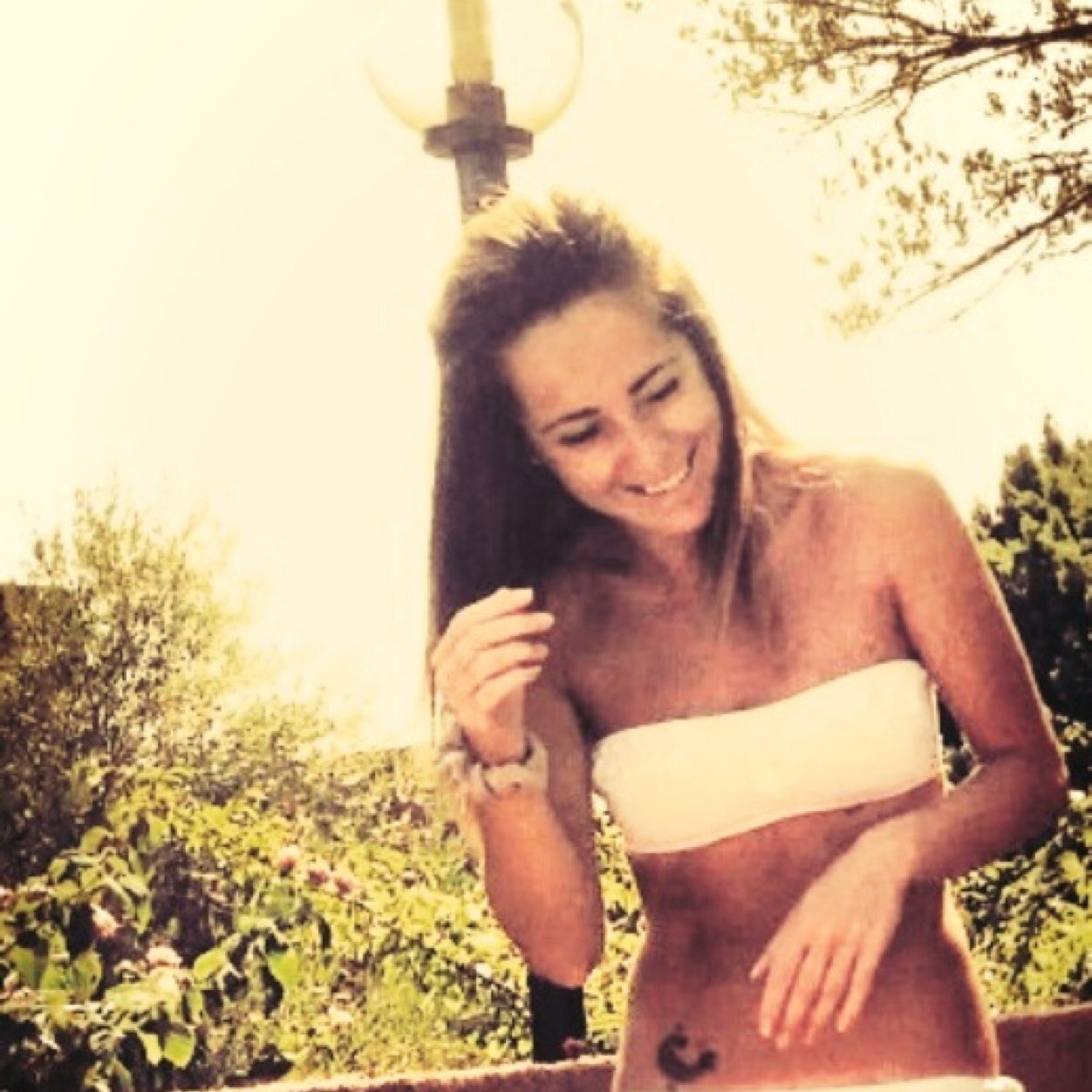 FMariantonietta's profile picture. Vi sono momenti minuscoli di felicità, e sono quelli durante i quali si dimenticano le cose .La felicità signorina mia, è fatta di attimi di dimenticanza