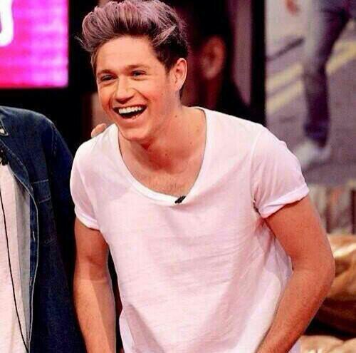 Can you please follow @niallftjmo and not this acc? :)